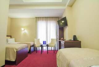 Отель Marionn Hotel Тбилиси Стандартный трехместный номер-1
