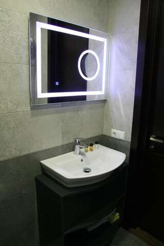 Отель Marionn Hotel Тбилиси Улучшенный двухместный номер с 1 кроватью-11